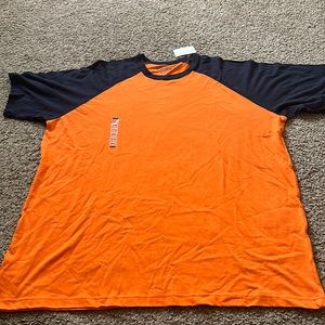 Champs 2XL T-shirt *brand new* 🧡